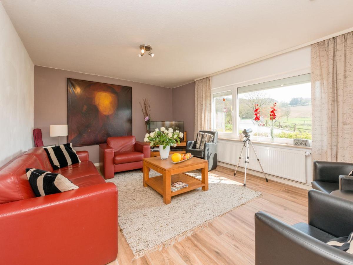 Modern Holiday Home Near River In Amelgatzen Emmerthal 객실 사진